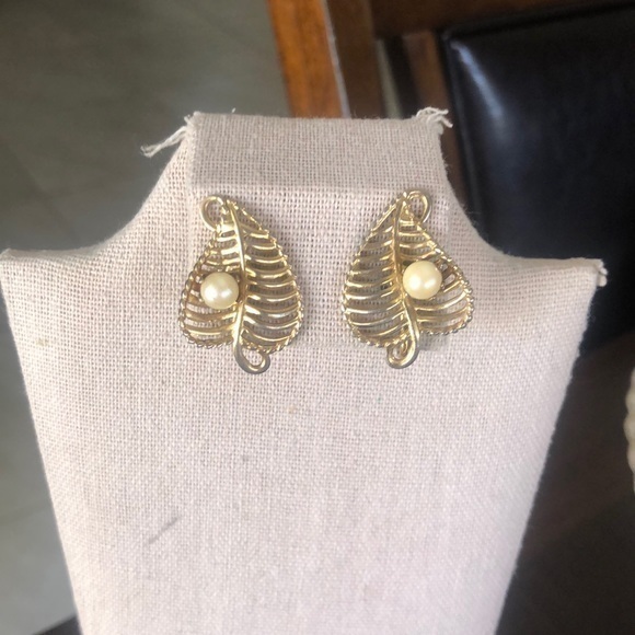 Vintage Jewelry - Vintage Faux Pearl ClipOn Earrings
